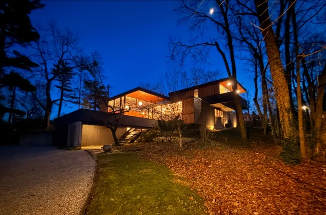 #comingsoon - showings start 2/27/2025
#williammorrisarchitect designed MCM Masterpiece! 
This is in Ohio?! Unbelievable style & execution
3 🛏 2.5 🛁 3.5 🚙 garages 3,143 sq ft
Dayton, OH $475,000
link to listing in bio
📲 Arlen to schedule a showing 513-886-7840